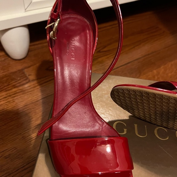 Gucci Red Patent  Size 8 lightly worn - Picture 2 of 6